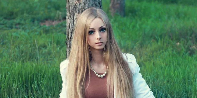 'Barbie Hidup' Ini Mengaku Tak Lakukan Operasi Plastik, Percaya?
