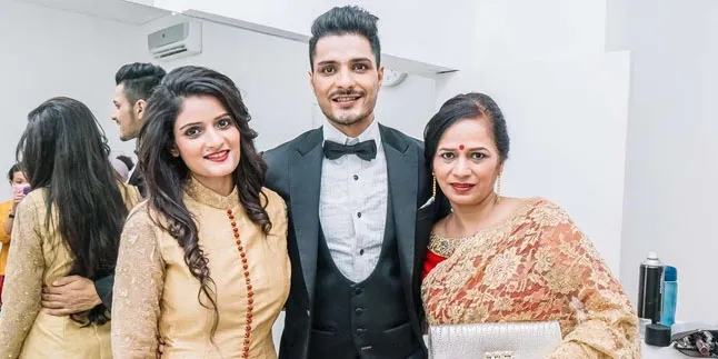 Bareng Dua Adik Cantik, Vin Rana Tebar Senyum Saat Pesta Resepsi Bareng Dua Adik Cantik, Vin Rana Tebar Senyum Saat Pesta Resepsi