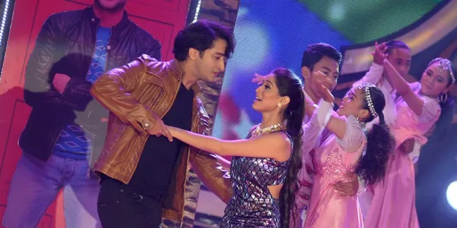 Bareng ke Singapura, Shaheer Sheikh Mesra Dengan Soumya Seth