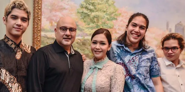 Bareng Maia Estianty ke Surabaya, Al dan Dul Jenguk Ahmad Dhani di Rutan Medaeng Bareng Maia Estianty ke Surabaya, Al dan Dul Jenguk Ahmad Dhani di Rutan Medaeng