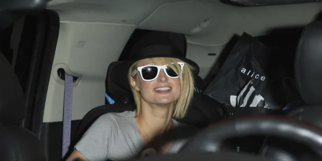 Barron Hilton Versus Jeremy Jackson, Siapa Pukul Siapa?