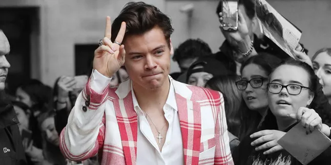 Baru 2 Bulan Pacaran, Harry Styles & Tess Ward Dikabarkan Putus