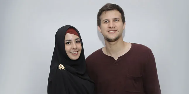 Baru 3 Bulan Nikah, Risty Tagor & Stuart Collin Cerai? Baru 3 Bulan Nikah, Risty Tagor & Stuart Collin Cerai?