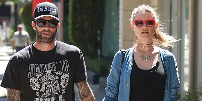 Baru 4 Bulan Dibeli, Adam Levine & Behati Prinsloo Jual Lagi Rumahnya Baru 4 Bulan Dibeli, Adam Levine & Behati Prinsloo Jual Lagi Rumahnya