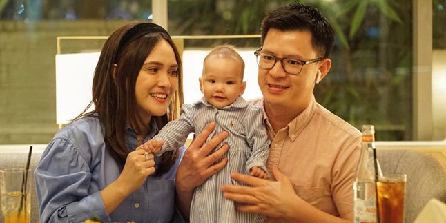 Only 5 Months Old, Baby Claire, Daughter of Shandy Aulia, Can Already Stand on Her Own
