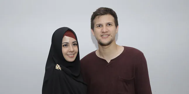 Baru Dua Bulan Menikah, Risty Tagor Hamil Lima Bulan Baru Dua Bulan Menikah, Risty Tagor Hamil Lima Bulan