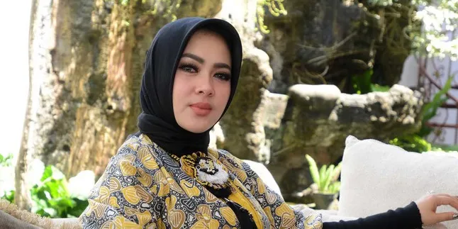 Baru Hari ke-8 Ramadan, Syahrini Sudah Baca 22 Juz Al Quran Baru Hari ke-8 Ramadan, Syahrini Sudah Baca 22 Juz Al Quran