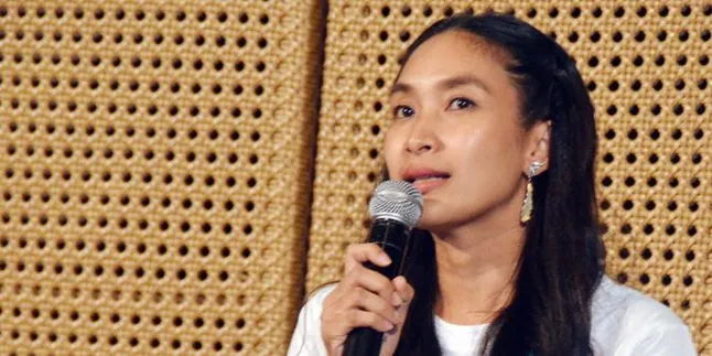 Baru Melahirkan, Happy Salma Langsung Kerja: Abis Saya Malu