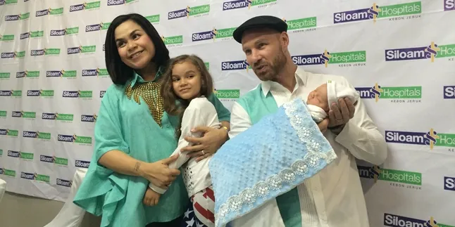 Baru Melahirkan, Ini Arti Nama Anak Kedua Melanie Ricardo & Tyson