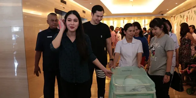 Baru Melahirkan Baby Raphael Tapi Terlihat Kurus, Apa Resep Sandra Dewi?