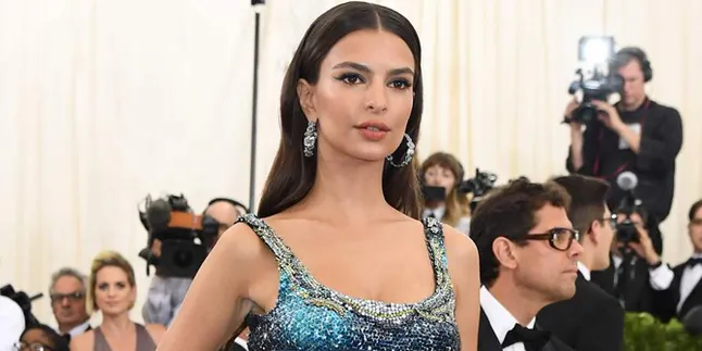 Baru Menikah, Suami Emily Ratajkowski Tertangkap Mesra Sama Suki Waterhouse