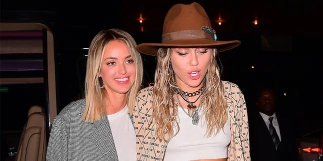 Baru Pacaran, Miley Cyrus & Kaitlynn Carter Sudah Tinggal Seatap?