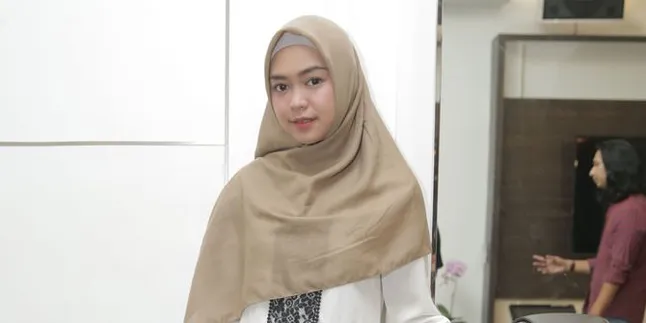 Baru Saja Jalani Operasi Amandel, Ria Ricis Mengaku Sempat Puasa Ngomong Baru Saja Jalani Operasi Amandel, Ria Ricis Mengaku Sempat Puasa Ngomong