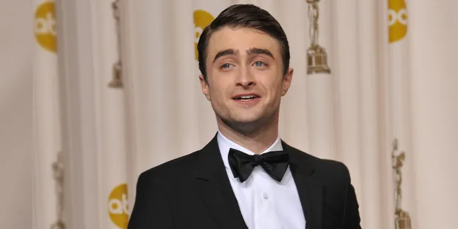 Basmi 'Kutukan', Daniel Radcliffe Doyan Pose Tanpa Busana