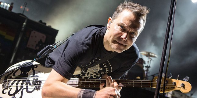 Bassis Blink 182 Pamer Band Terbarunya