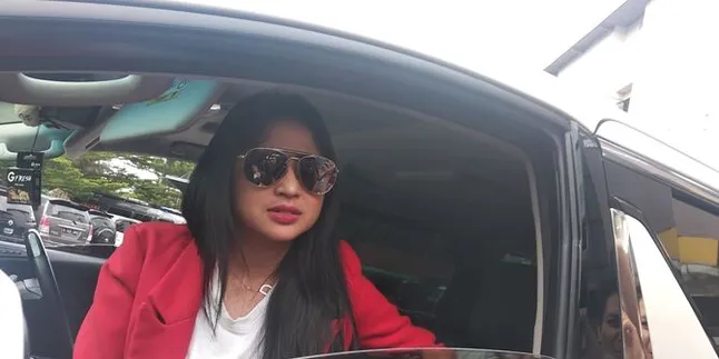 Batalkan Pekerjaan - Rugi Materi, Dewi Perssik Kecewa Saat Penuhi Panggilan Polisi