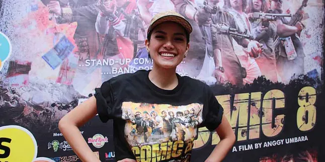 Bawa Buku Untuk Ibu Hamil, Nikita Mirzani Tengah Berbadan Dua?