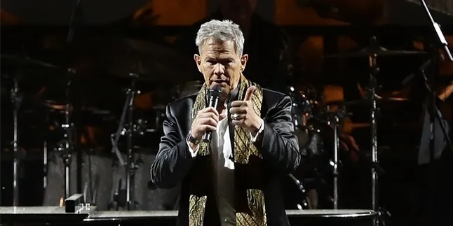 Bawa Sang Istri, David Foster Tutup Batik Music Festival dengan Sempurna