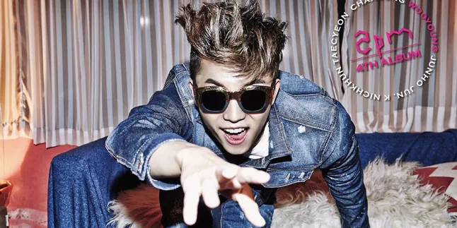 Bawakan 'Go Crazy', Wooyoung 2PM Jatuh Dari Panggung!