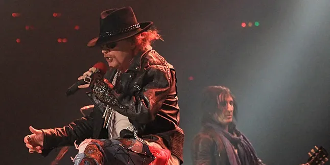 Bawakan 'Indonesia Raya', Guns N Roses 'Bakar' Penonton Bawakan 'Indonesia Raya', Guns N Roses 'Bakar' Penonton
