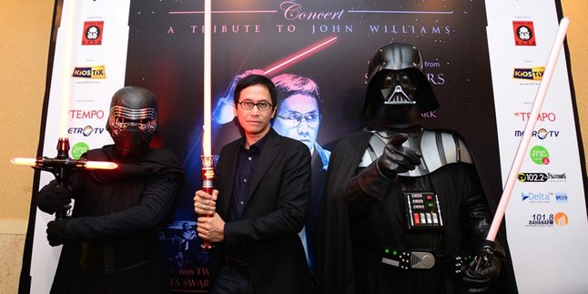 Bawakan Lagu-Lagu 'STAR WARS', Addie MS Pakai Topeng Darth Vader?