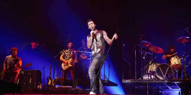 Bayi Adam Levine Bakal Segera Lahir, Maroon 5 Batalkan Konser