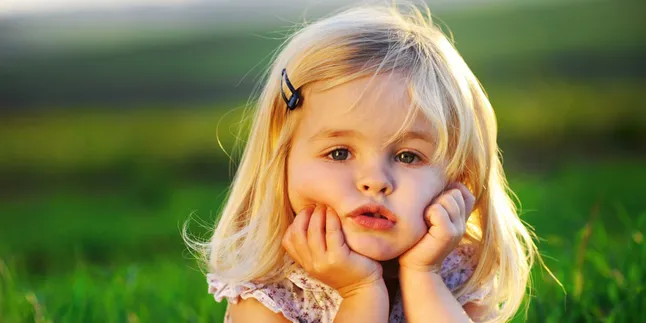 Bayi Ini Bingung Bertemu Kembaran Ayahnya