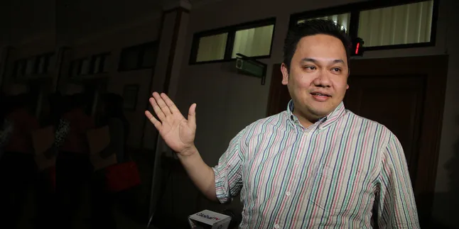 BBM Naik, Ini Sindiran 'Sadis' Farhat Abbas Pada Pemerintah