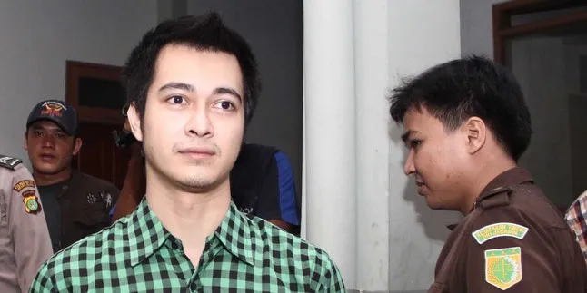 Bebas Bersyarat, Eza Gionino Siap Kembali ke Dunia Hiburan Bebas Bersyarat, Eza Gionino Siap Kembali ke Dunia Hiburan