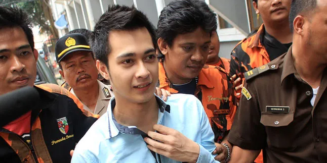 Bebas, Eza Gionino Minta Gado-Gado