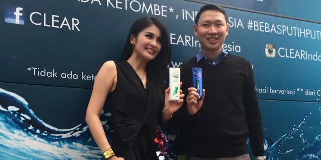 Bebas Ketombe Seperti Sandra Dewi di CLEAR Ice Cool Bus Medan