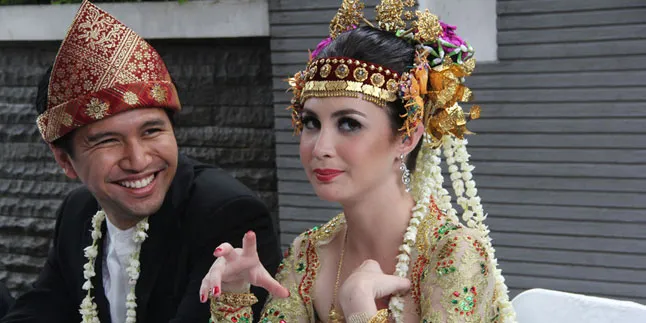Beda 10 Tahun, Arumi Bachsin - Emil Dardak Tak Masalah Beda 10 Tahun, Arumi Bachsin - Emil Dardak Tak Masalah