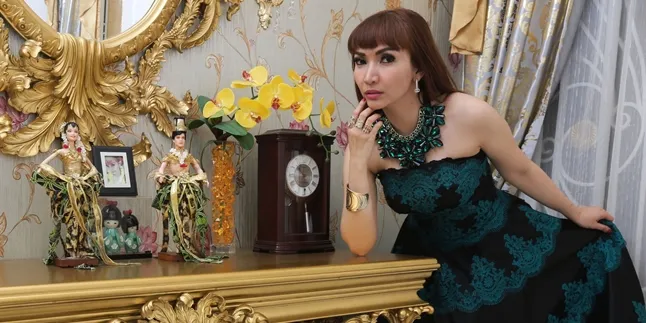 Beda Dengan Roro Fitria, Sang Ibunda Lebih Kalem dan Bersahaja