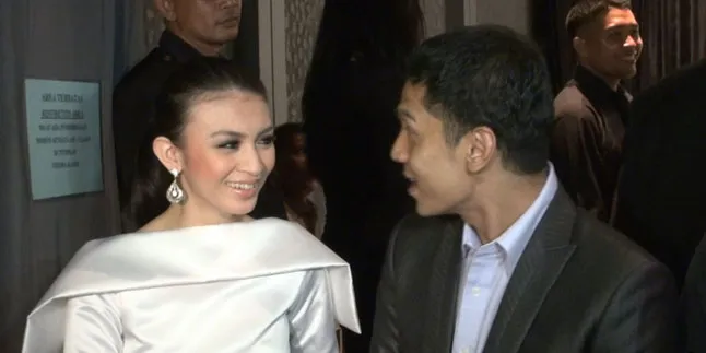 Beda Usia Jauh, Donita Banyak Belajar Dari Adi Nugroho