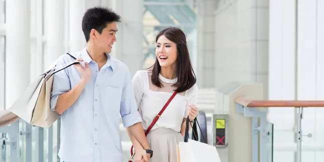 Bedanya Gaya Belanja Cowok dan Cewek, Percaya Nggak?