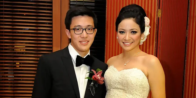 Begini Agni Prathista Ketika Merawat Anaknya Yang Lucu