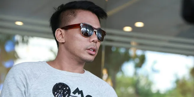 Begini Cara Artis-Artis Prostitusi Mendekati Robby Abbas Dulu Begini Cara Artis-Artis Prostitusi Mendekati Robby Abbas Dulu