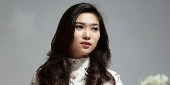 Begini Cara Isyana Sarasvati Ajak Para Cewek Kekinian Berani Tampil Beda Begini Cara Isyana Sarasvati Ajak Para Cewek Kekinian Berani Tampil Beda
