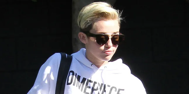 Begini Cara Miley Cyrus Menundukkan Liam Hemsworth