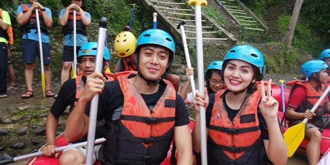Begini Cerita Kris Hatta Soal Awal Kedekatan Hilda Vitria & Billy Syahputra Begini Cerita Kris Hatta Soal Awal Kedekatan Hilda Vitria & Billy Syahputra