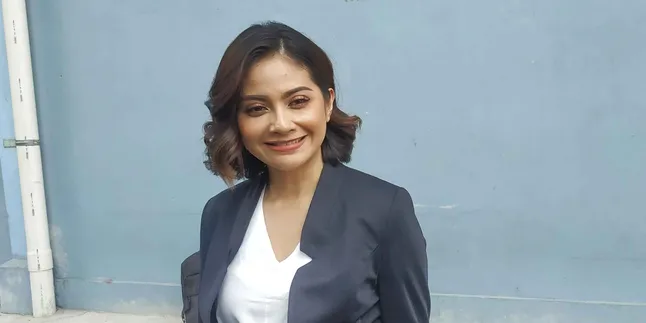 Begini Curhatan Tiwi T2 Soal Urus Anak Seorang Diri Begini Curhatan Tiwi T2 Soal Urus Anak Seorang Diri