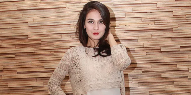 Begini Gaya Luna Maya Tunggangi Supercar McLaren Begini Gaya Luna Maya Tunggangi Supercar McLaren