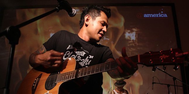 Begini Jadinya Jika Bobby SID 'Kehilangan' Gitarnya