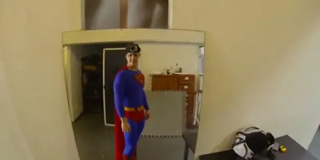Begini Jadinya Kalau Superman Pinjam Kamera
