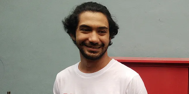 Begini Komentar Reza Rahadian Tentang Sosok Ayu Ting Ting Begini Komentar Reza Rahadian Tentang Sosok Ayu Ting Ting