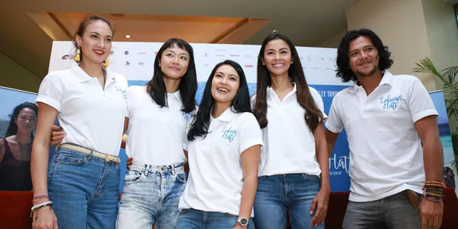 Begini Perjuangan Lola Amaria & Kru Saat Syuting di Bawah Laut