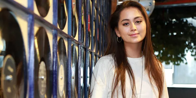 Begini Teknik Jasmine Thompson Untuk Menciptakan Lagu