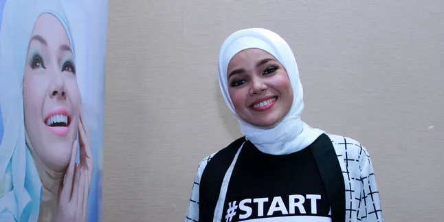 Belajar Ngaji, Dewi Sandra: Ada Yang Nggak Beres di Otak Gue