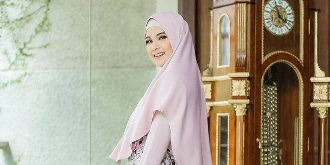 Learning Tahsin Al-Quran, Annisa Pohan Flooded with Praise Wearing Muslim Syar'i Clothing