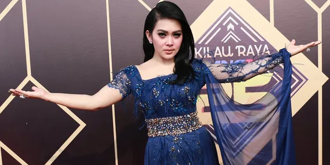 Belanja Bunga di Amsterdam, Syahrini Ketemu Bule Ganteng
